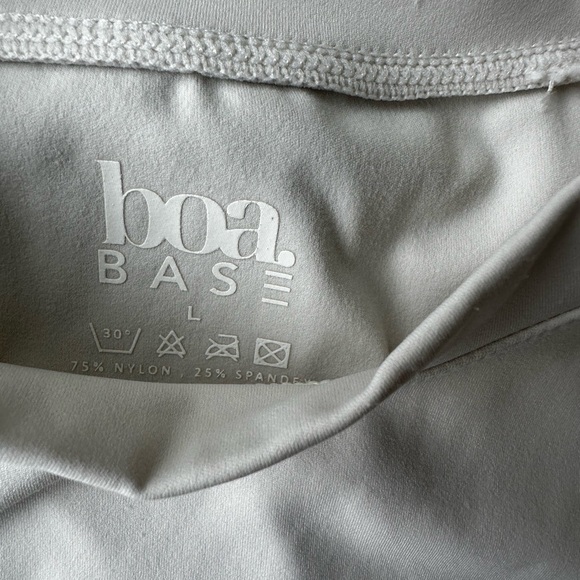 Elegant Cream Long Sleeve Women's Top - Picture 2 of 3